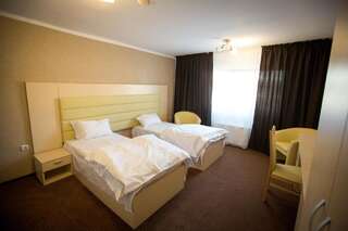 Отель MBI Travel Inn Крайова Двухместный номер Делюкс с 2 отдельными кроватями-1