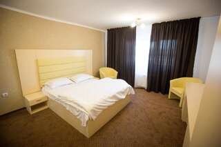 Отель MBI Travel Inn Крайова Номер Делюкс с кроватью размера «queen-size»-3